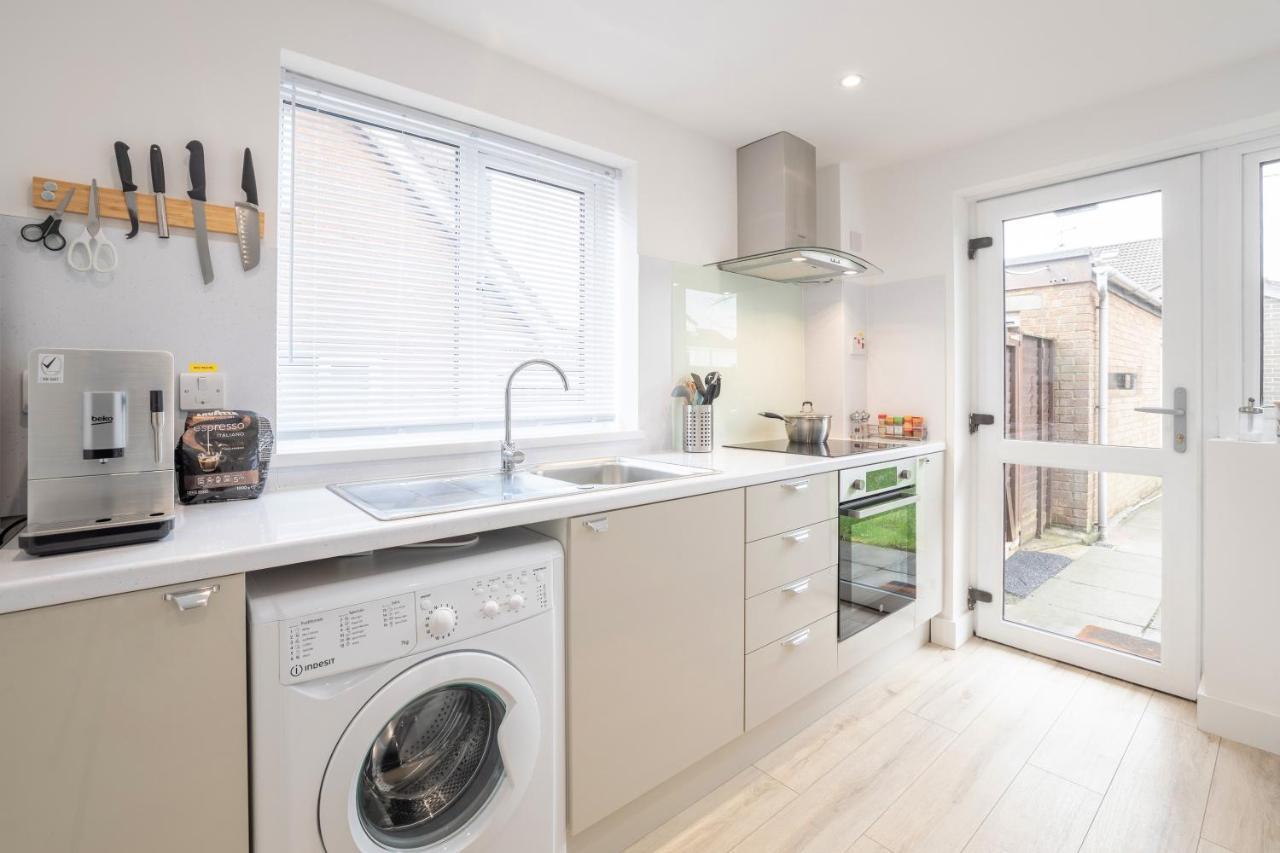 Elegant Home Mod Kitchen, Fast Wi-Fi, Free Parking Carrickfergus Extérieur photo